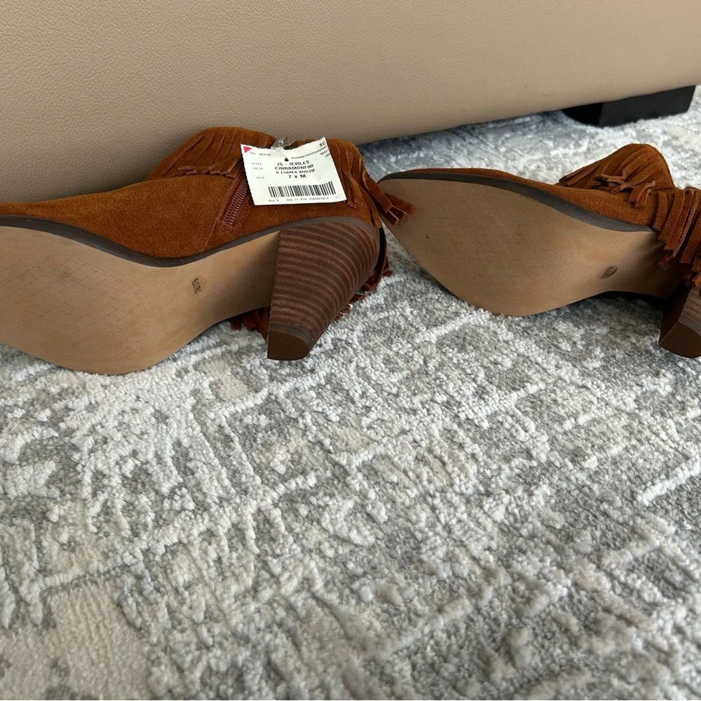 NWT Jessica Simpson Brown Suede Fringe Heeled Bootie Side Zipper in Size 7. - Picture 5 of 5